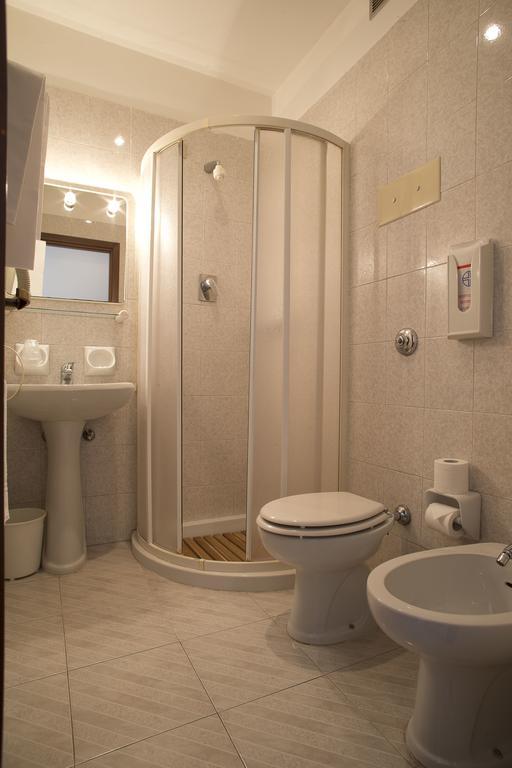 Hotel Capri Brescia Værelse billede