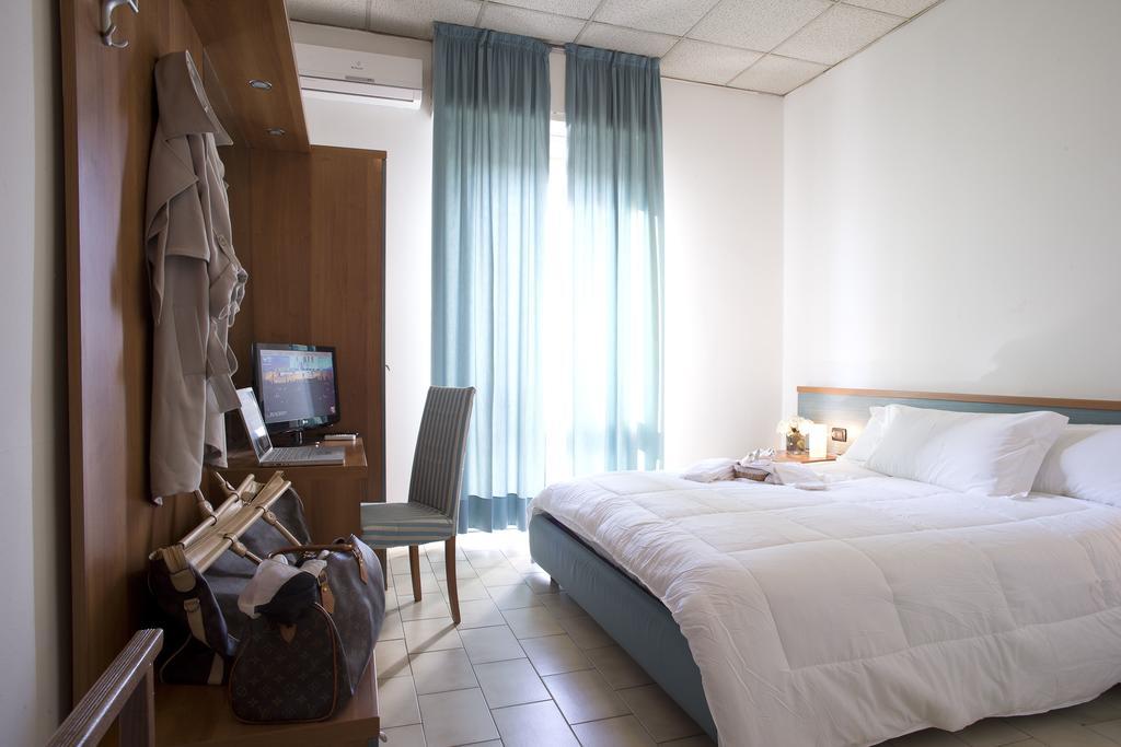 Hotel Capri Brescia Værelse billede