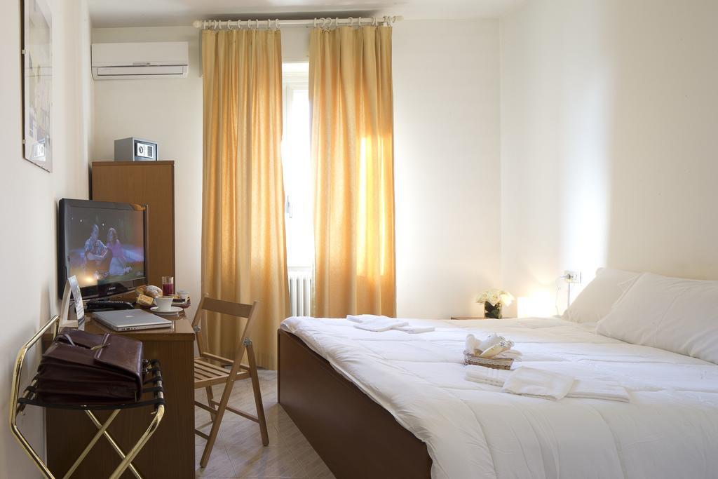 Hotel Capri Brescia Værelse billede